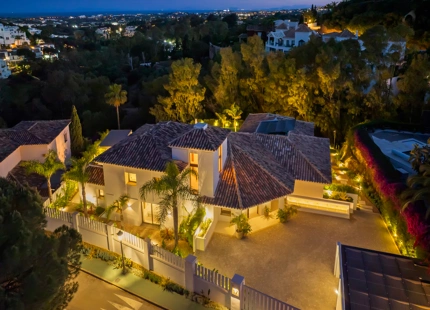ENCANTADORA VILLA DE 6 DORMITORIOS EN EL HERROJO, BENAHAVÍS