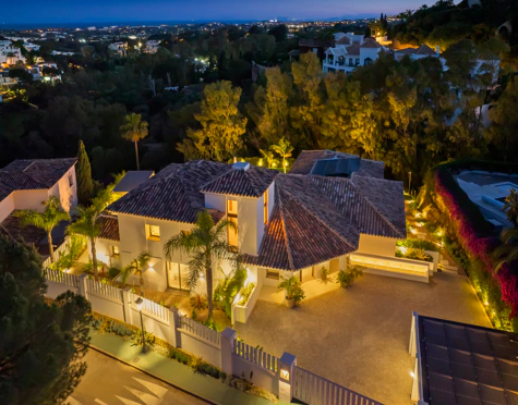 Villa en venta en El Herrojo, Benahavis