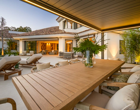 Villa en venta en El Herrojo, Benahavis