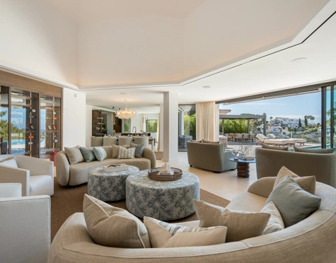 Villa en venta en El Herrojo, Benahavis