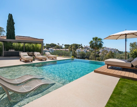 Villa en venta en El Herrojo, Benahavis