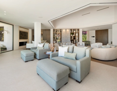 Villa en venta en El Herrojo, Benahavis
