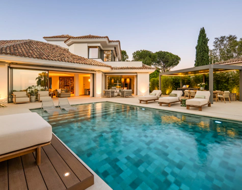 Villa en venta en El Herrojo, Benahavis