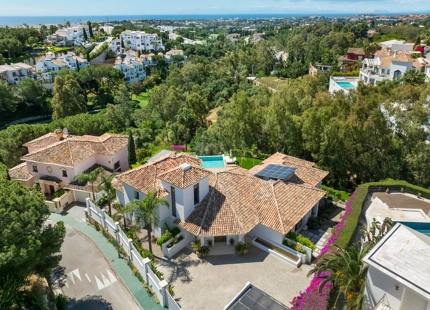 ENCANTADORA VILLA DE 6 DORMITORIOS EN EL HERROJO, BENAHAVÍS
