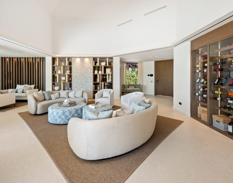 Villa en venta en El Herrojo, Benahavis