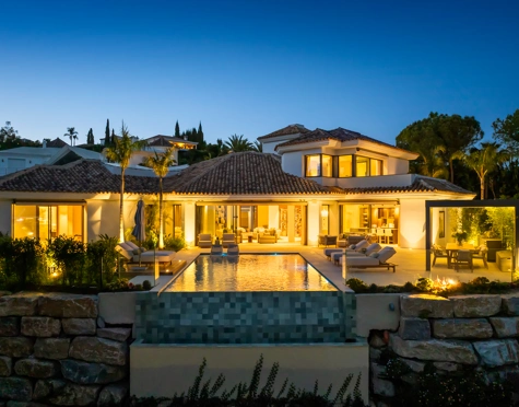 Villa en venta en El Herrojo, Benahavis