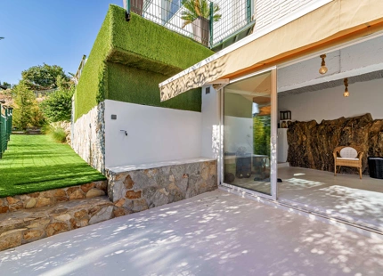 VILLA SEMIADOSADA CON PISCINA PRIVADA EN BENALMÁDENA