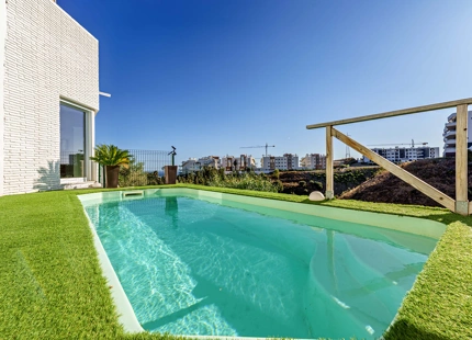 VILLA SEMIADOSADA CON PISCINA PRIVADA EN BENALMÁDENA