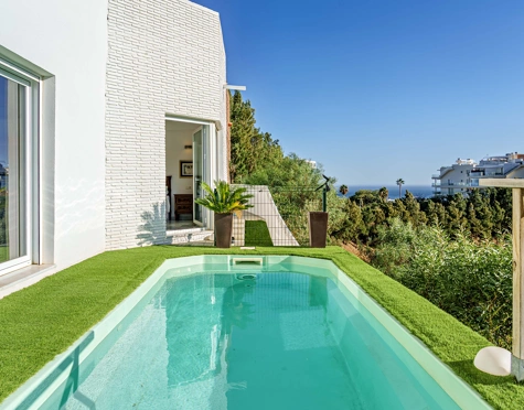 SEMI-DETACHED VILLA WITH PRIVATE POOL IN BENALMÁDENA