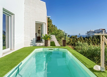 VILLA SEMIADOSADA CON PISCINA PRIVADA EN BENALMÁDENA