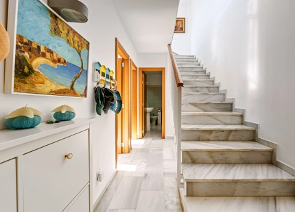 VILLA SEMIADOSADA CON PISCINA PRIVADA EN BENALMÁDENA