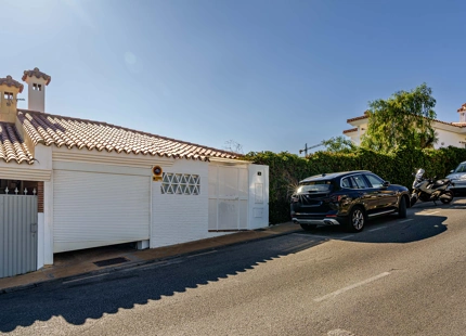 VILLA SEMIADOSADA CON PISCINA PRIVADA EN BENALMÁDENA