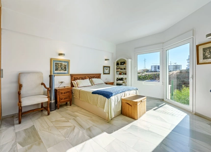 VILLA SEMIADOSADA CON PISCINA PRIVADA EN BENALMÁDENA