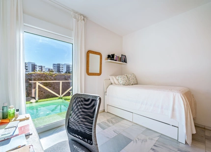 VILLA SEMIADOSADA CON PISCINA PRIVADA EN BENALMÁDENA