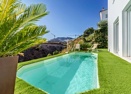 VILLA SEMIADOSADA CON PISCINA PRIVADA EN BENALMÁDENA