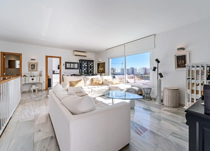 VILLA SEMIADOSADA CON PISCINA PRIVADA EN BENALMÁDENA