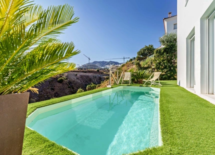 VILLA SEMIADOSADA CON PISCINA PRIVADA EN BENALMÁDENA
