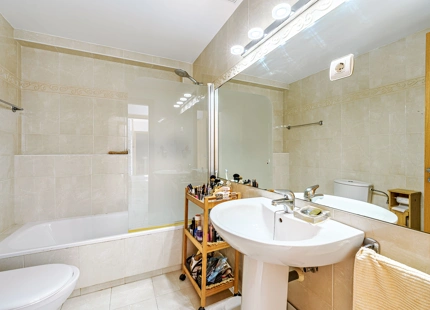 VILLA SEMIADOSADA CON PISCINA PRIVADA EN BENALMÁDENA