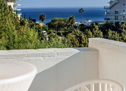 VILLA SEMIADOSADA CON PISCINA PRIVADA EN BENALMÁDENA