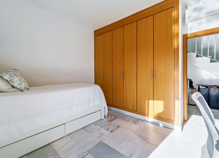 VILLA SEMIADOSADA CON PISCINA PRIVADA EN BENALMÁDENA