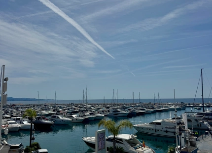 APARTAMENTO CON VISTAS AL PUERTO EN EL CORAZÓN DE PUERTO BANÚS