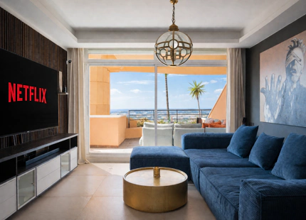ELEGANTE APARTAMENTO DE 3 DORMITORIOS CON IMPRESIONANTES VISTAS EN NUEVA ANDALUCÍA