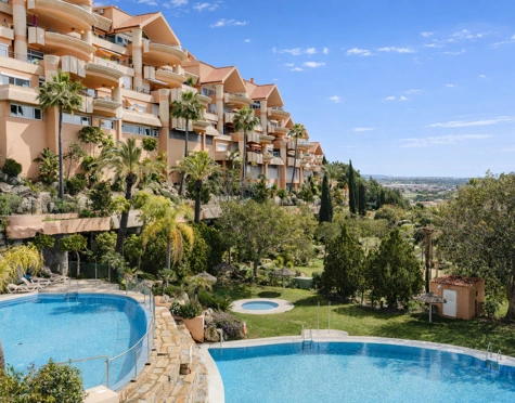Apartment for sale in Nueva Andalucia, Marbella