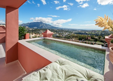 LUXURY DUPLEX PENTHOUSE WITH PRIVATE POOL IN BENAHAVÍS