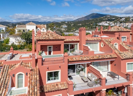 LUXURY DUPLEX PENTHOUSE WITH PRIVATE POOL IN BENAHAVÍS