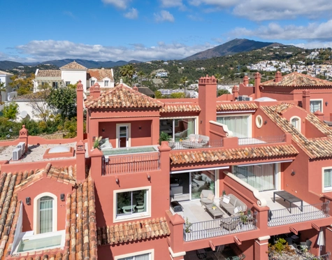 Duplex Penthouse for sale in Monte Halcones, Benahavis