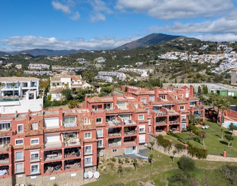 Duplex Penthouse for sale in Monte Halcones, Benahavis