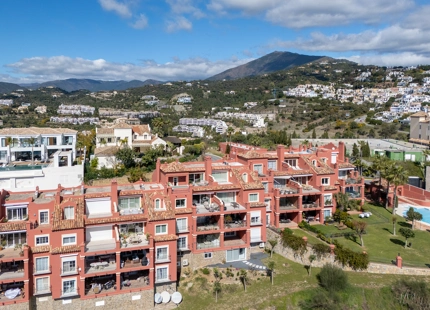 LUXURY DUPLEX PENTHOUSE WITH PRIVATE POOL IN BENAHAVÍS