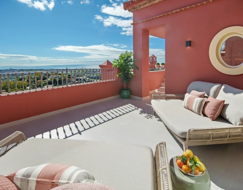 Duplex Penthouse for sale in Monte Halcones, Benahavis