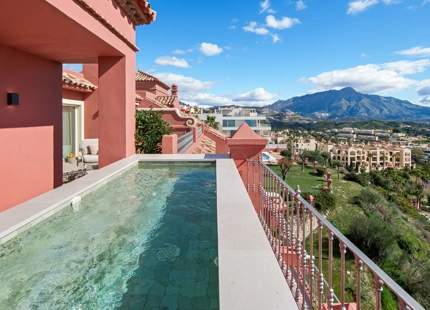 LUXURY DUPLEX PENTHOUSE WITH PRIVATE POOL IN BENAHAVÍS