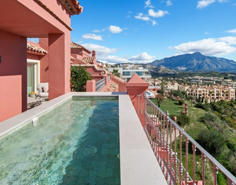 Duplex Penthouse for sale in Monte Halcones, Benahavis