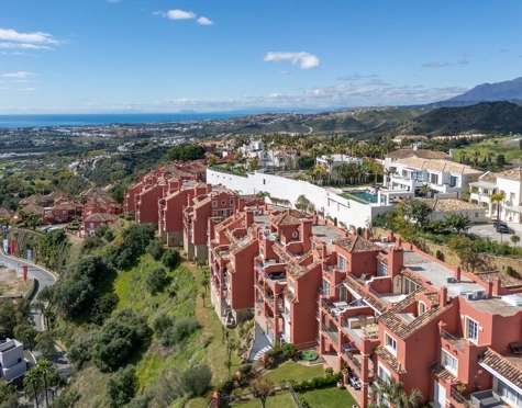 Duplex Penthouse for sale in Monte Halcones, Benahavis