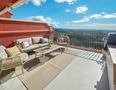 Duplex Penthouse for sale in Monte Halcones, Benahavis