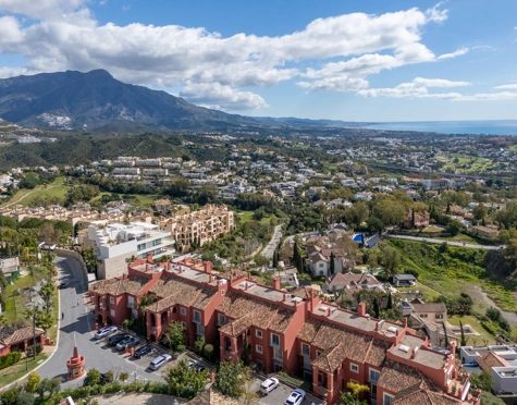 Duplex Penthouse for sale in Monte Halcones, Benahavis