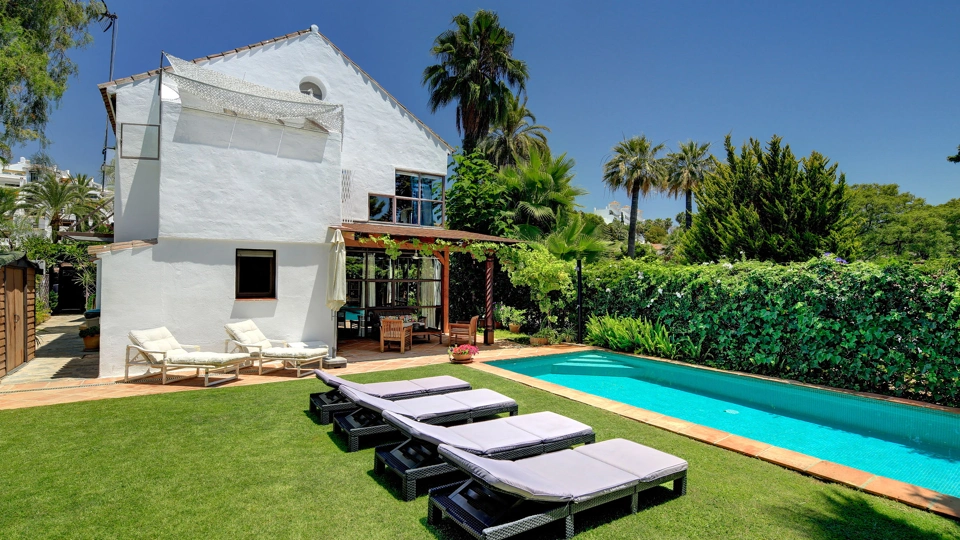 Villa en alquiler a corta temporada en Nueva Andalucia, Marbella