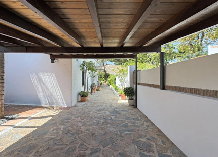 ENCANTADORA VILLA PARA ALQUILER VACACIONAL EN NUEVA ANDALUCÍA