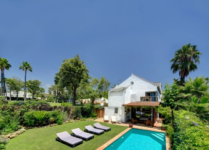 ENCANTADORA VILLA PARA ALQUILER VACACIONAL EN NUEVA ANDALUCÍA