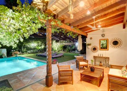 ENCANTADORA VILLA PARA ALQUILER VACACIONAL EN NUEVA ANDALUCÍA