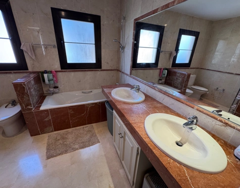Apartamento en venta en Hacienda del Sol, Estepona East