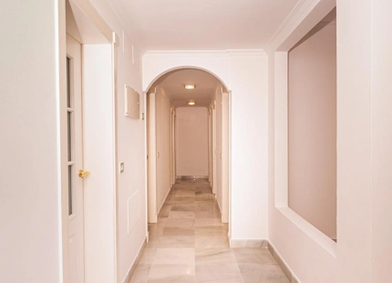 SPACIOUS 4-BEDROOM APARTMENT ON THE NEW GOLDEN MILE, ESTEPONA