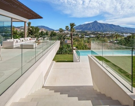 Villa en venta en Nueva Andalucia, Marbella
