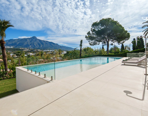 Villa en venta en Nueva Andalucia, Marbella