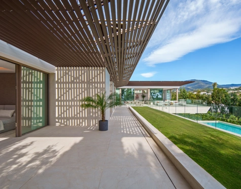 Villa en venta en Nueva Andalucia, Marbella