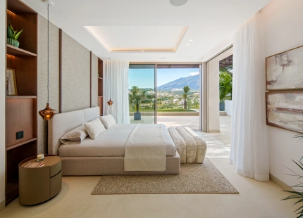 VILLA EXCEPCIONAL CON IMPRESIONANTES VISTAS Y CARACTERÍSTICAS EN NUEVA ANDALUCÍA