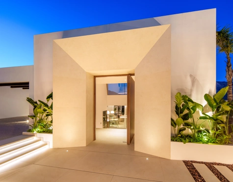 Villa en venta en Nueva Andalucia, Marbella