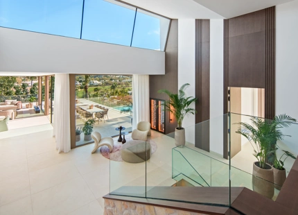 VILLA EXCEPCIONAL CON IMPRESIONANTES VISTAS Y CARACTERÍSTICAS EN NUEVA ANDALUCÍA